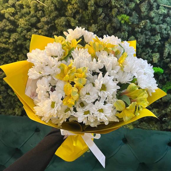 "Лимонный чизкейк" | авторский букет хризантема + альстромерия