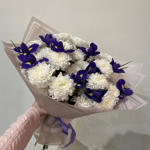 "Последний вальс" | авторский букет кустовая хризантема + ирисы