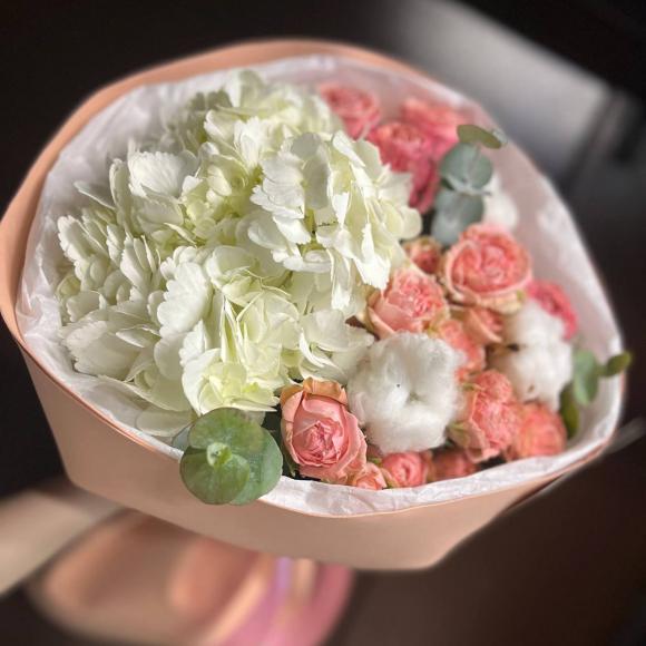 Букет дуо гортензия + кустовая пионовидная роза