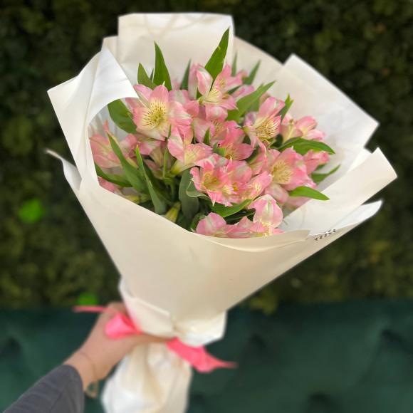 Моно букет розовые альстромерии